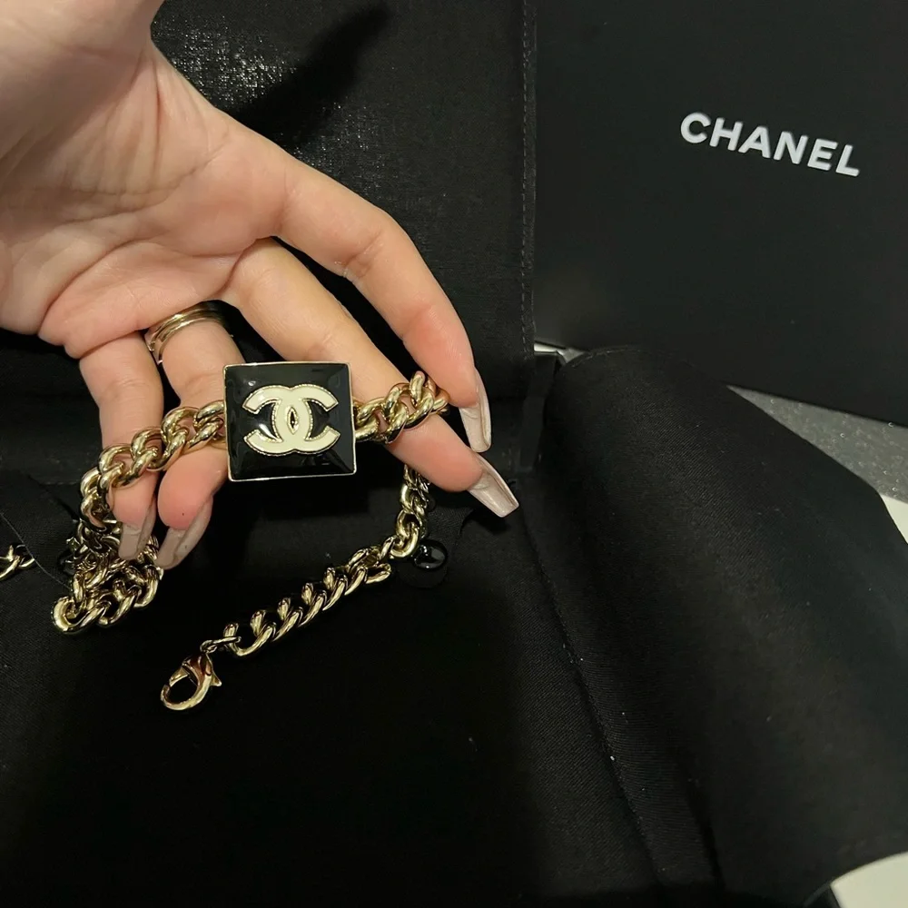 CHANEL Gold and Black CC Link Necklace - Picture 3 of 4